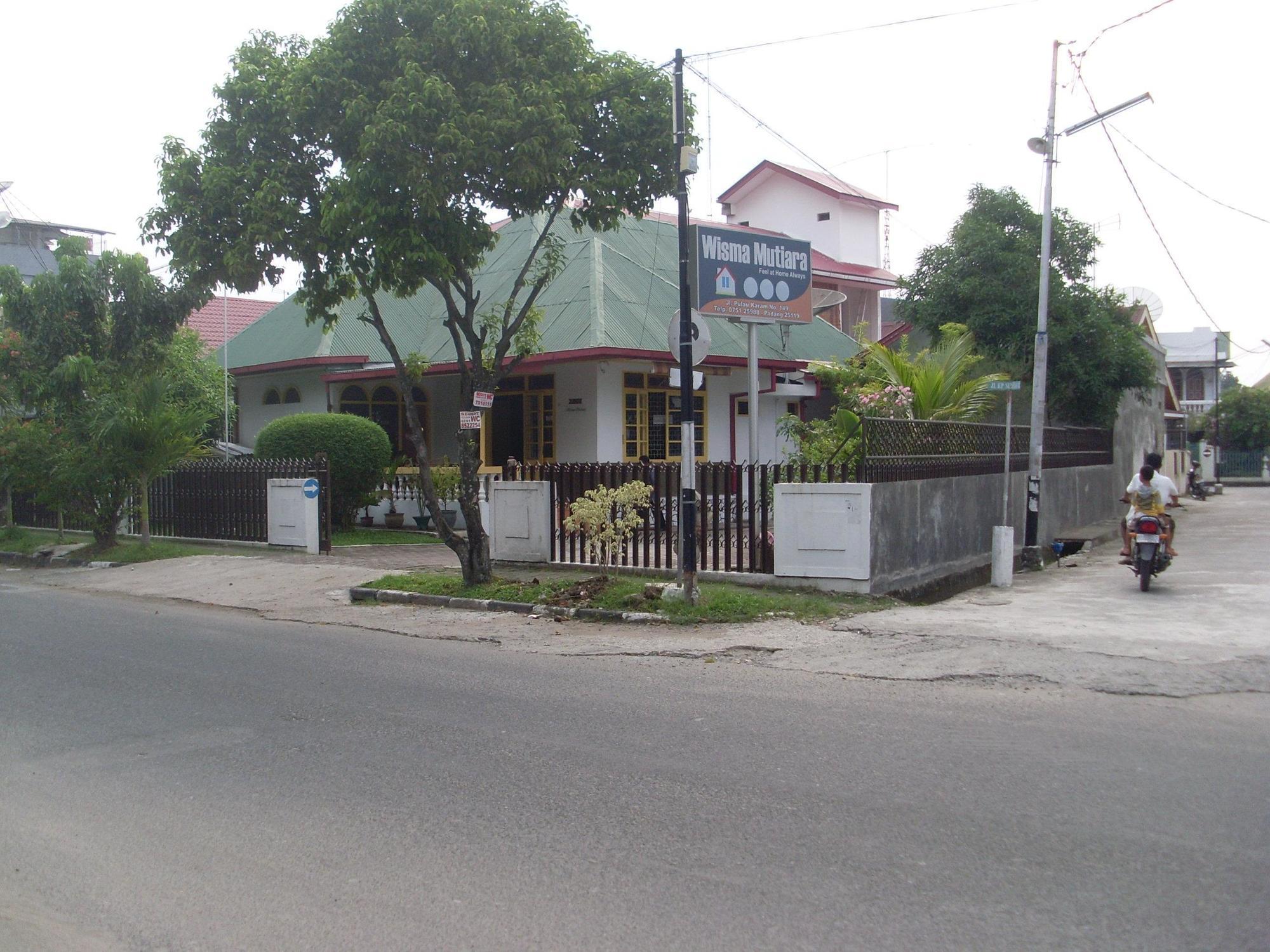 Wisma Mutiara Padang Kültér fotó